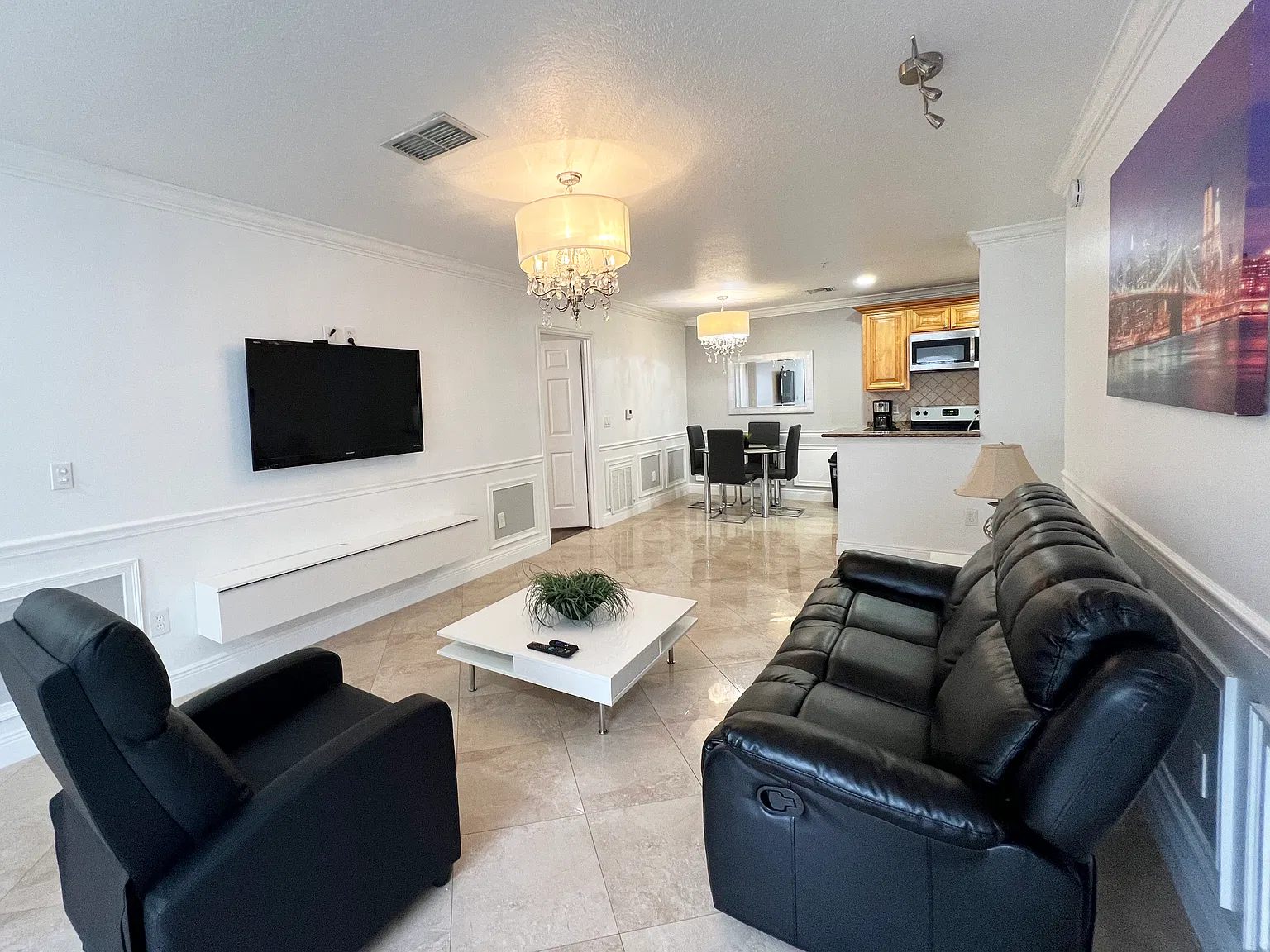 3 bed, 1200 sqft, $3,300 — Photo 4