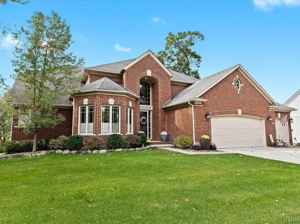 3237 Glen Iris Dr, Commerce Township, MI 48382
