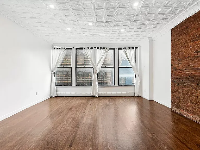 145 W 21st St #3 — Photo 1
