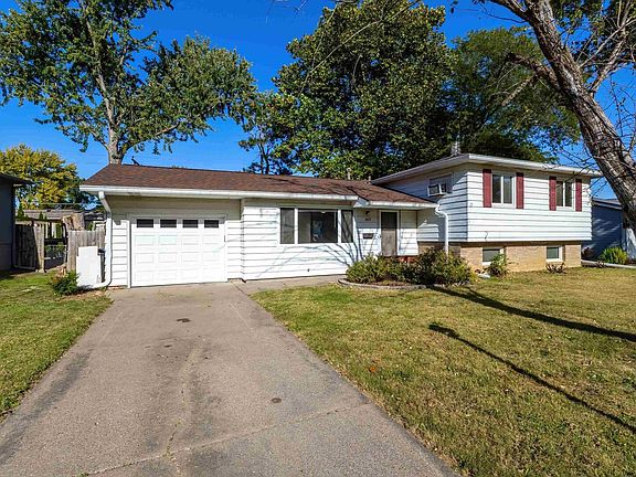 2nd image of 1627 Parkway Dr