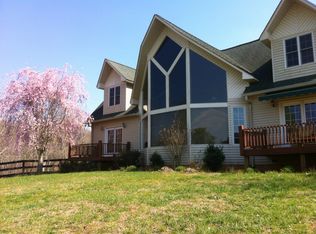 199 Hickory Hls, Mineral Bluff, GA 30559