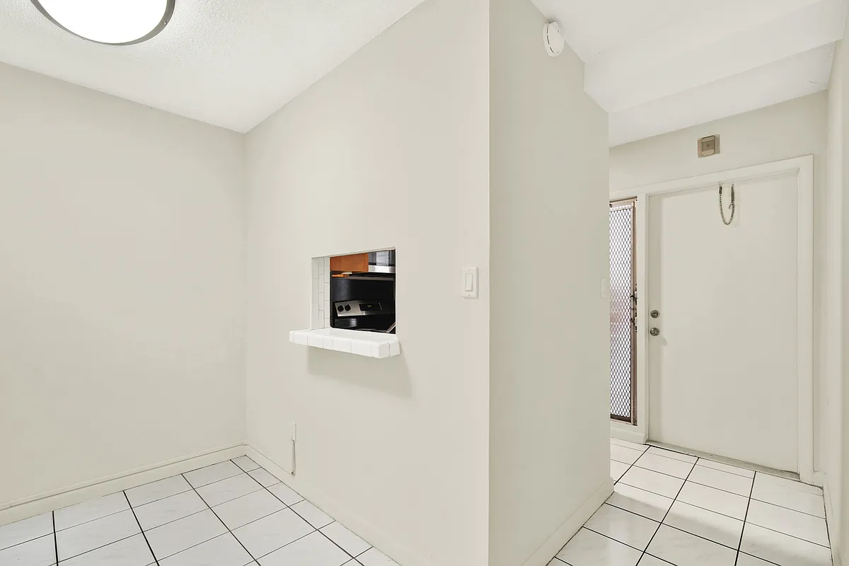 Building Photo - 416 Santander Aveapt D