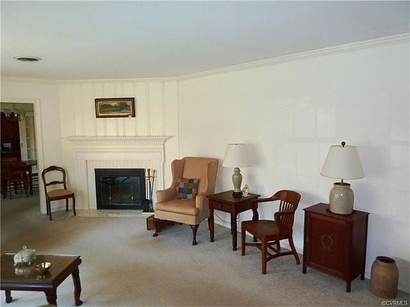 3rd image of 210 Sunset Dr