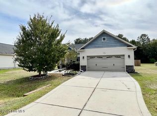 807 Lavender Ct, Hubert, NC 28539