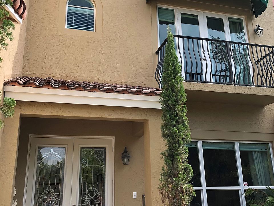 1st image of 1210 SE 1st St