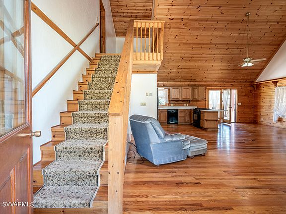 4th image of 840 E Parkway Dr