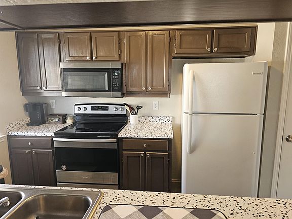 4th image of 1728 Crest Point Dr