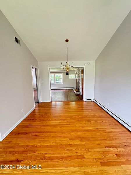 4th image of 89 Forest Avenue