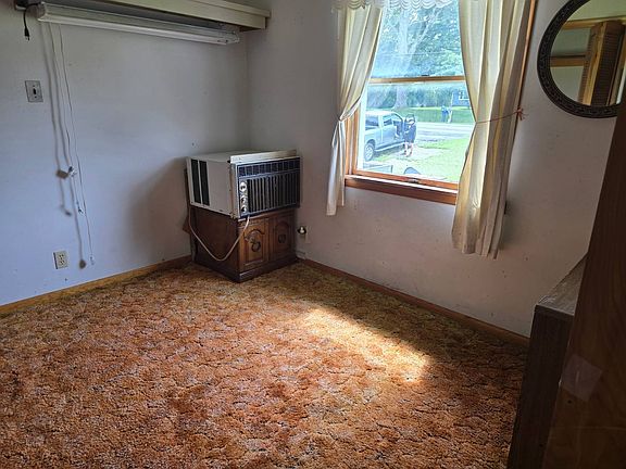 5th image of 7963 Chestnut Ridge Rd