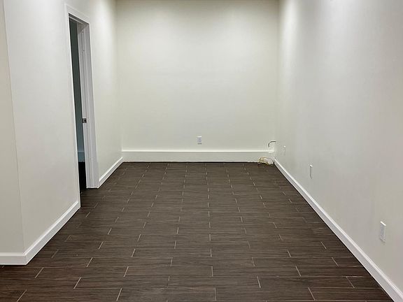 4th image of 9440 Burke St #1