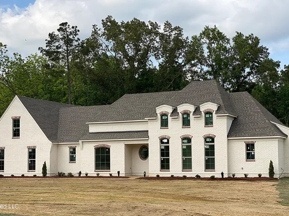 9170 Highland Meadows Dr, Hernando, MS 38632