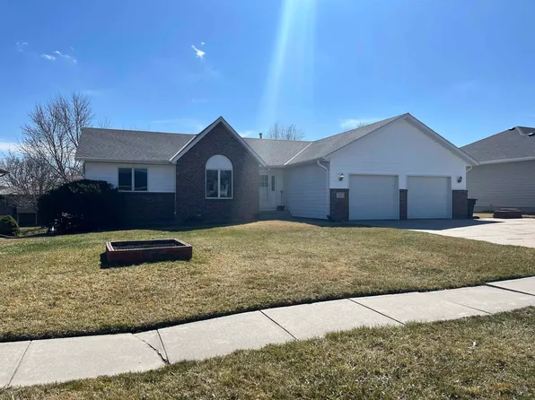 211 E 52nd St, Kearney, NE 68847