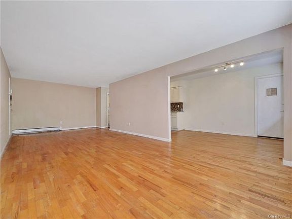 4th image of 7 E Lawrence Park Dr Unit 14