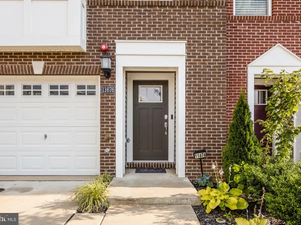 11676 Emily Dickinson Pl, White Plains, MD 20695
