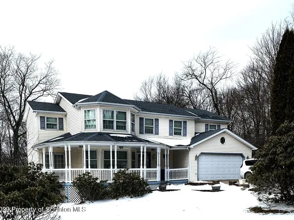 207 Elkview Dr, Clifford Township, PA 18421