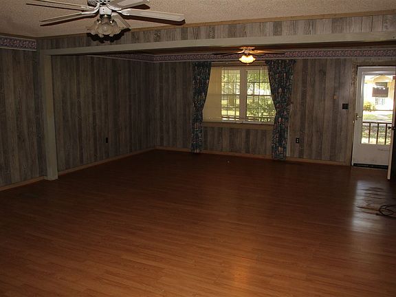 4th image of 34 Walnut Cir