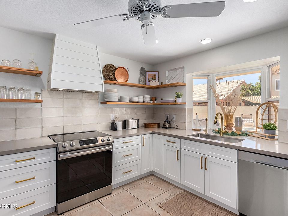 1st image of 413 E AVENIDA SIERRA MADRE --