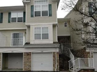 1070 Shadowlawn Dr, Green Brook, NJ 08812