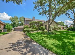 3111 Briar Ct, Sugar Land, TX 77478