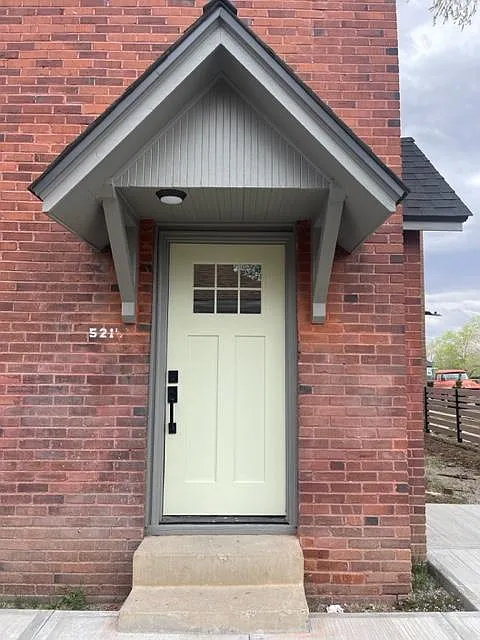 Building Photo - 521 Elko Ave #1/2
