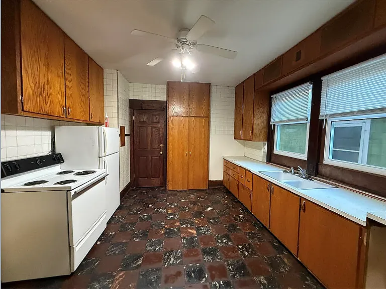 1975 E Washington Ave #1B — Photo 4
