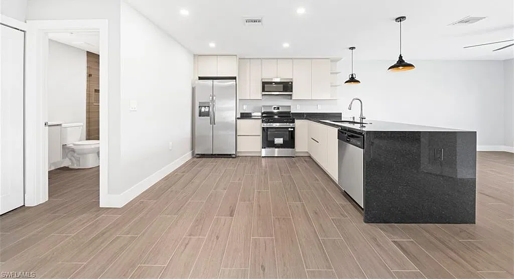 3 bed, 2.0 bath, 1180 sqft, $1,900 — Photo 4