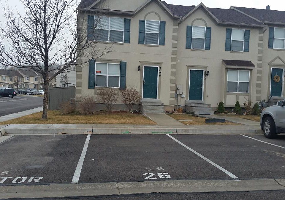 Front View 2 spots/Visitor spot infront of house