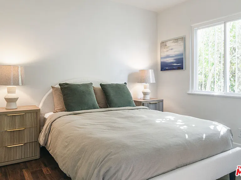 7853 Brighton Ave — Photo 10