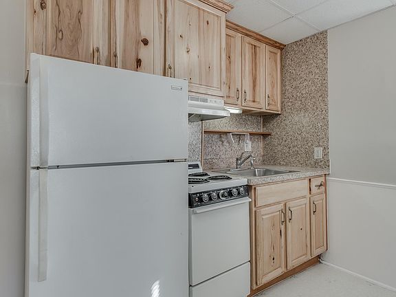 3rd image of 204 Summit Ave #3