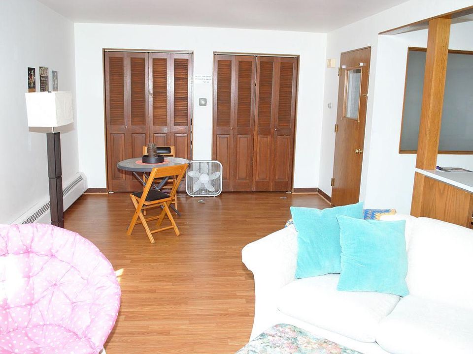 1st image of 115 E Broadway St