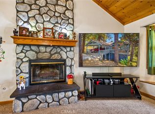 30949 Wild Oak Dr, Running Springs, CA 92382