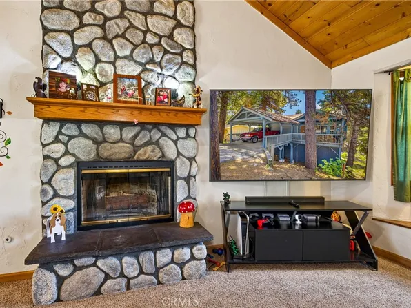 30949 Wild Oak Dr, Running Springs, CA 92382
