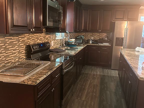 3rd image of 10549 Shermoor Dr
