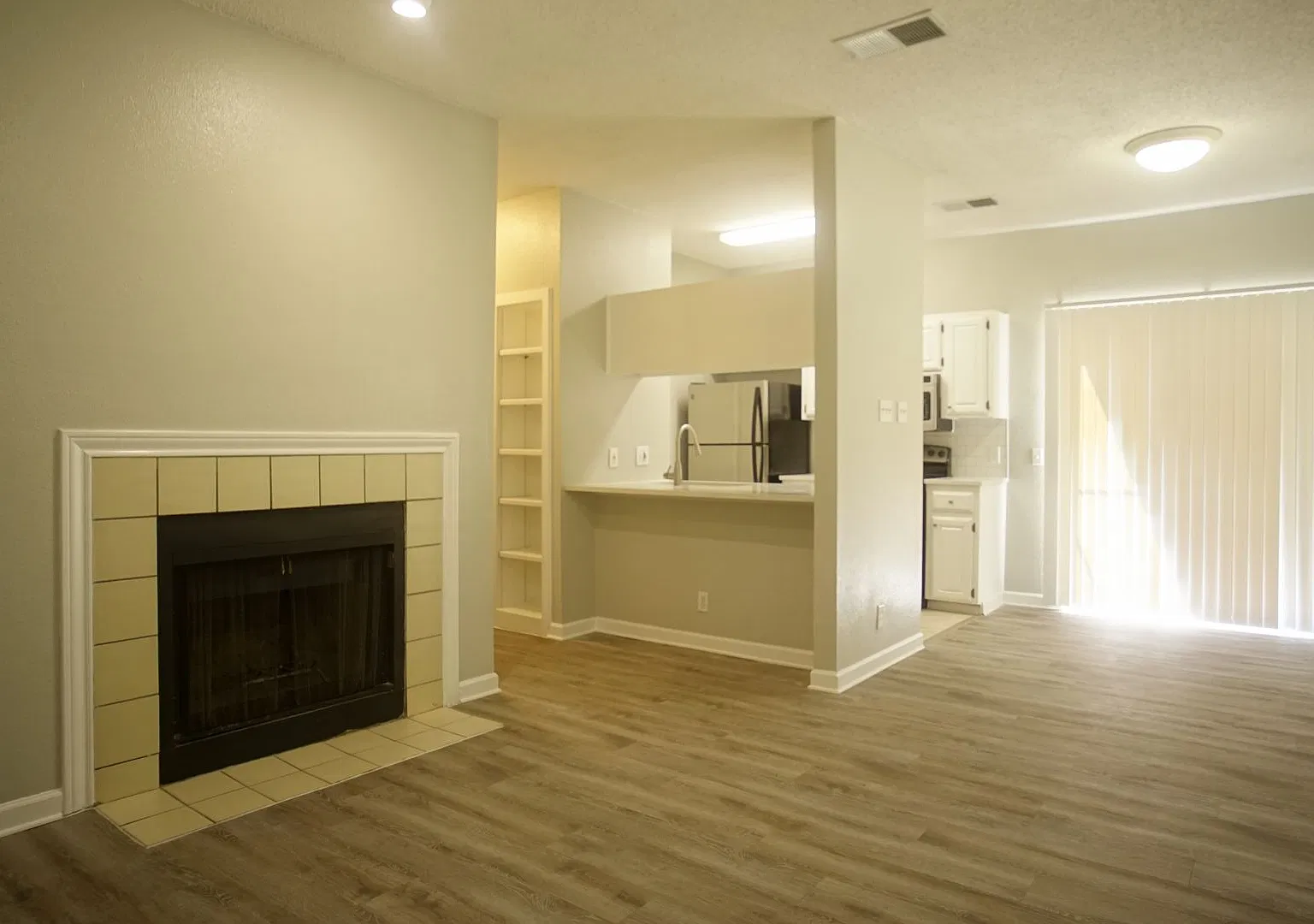 2 bed, 800 sqft, $1,700 — Photo 1