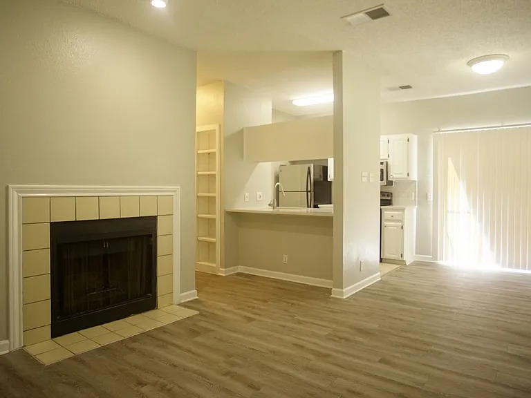 914 W 26th St #306 — Photo 1