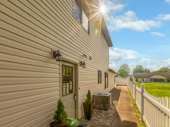 510 N Beadle Dr #B, Carbondale, IL 62901
