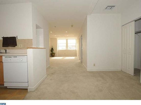 5th image of 1100 Vine St APT 404