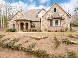 99 Pinnacle Peak Ln, Flat Rock, NC 28731