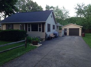 253 2nd St, Elgin, IL 60123