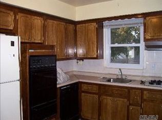 131 Court House Rd, Franklin Square, NY 11010