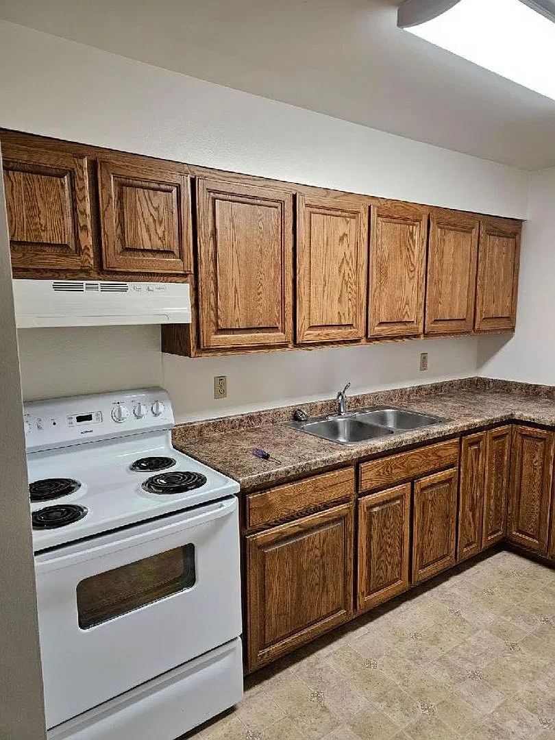 6934 Hillcrest Ave Apartments — Photo 1