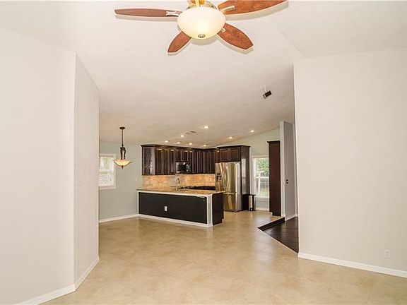 4th image of 4208 Cloverleaf Pl