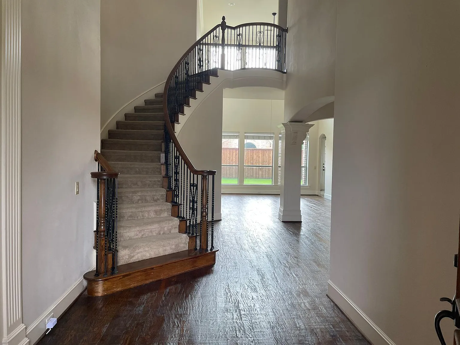 5 bed, 4.5 bath, 4120 sqft, $4,000 — Photo 4