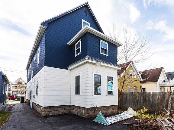 3rd image of 150 Roesch Ave