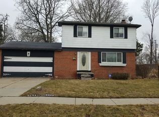 11 Inches St, Mount Clemens, MI 48043