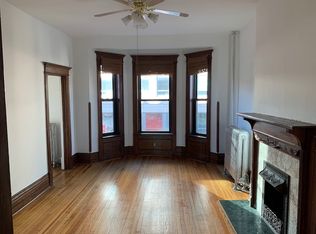 3207 N Clark St #1B, Chicago, IL 60657
