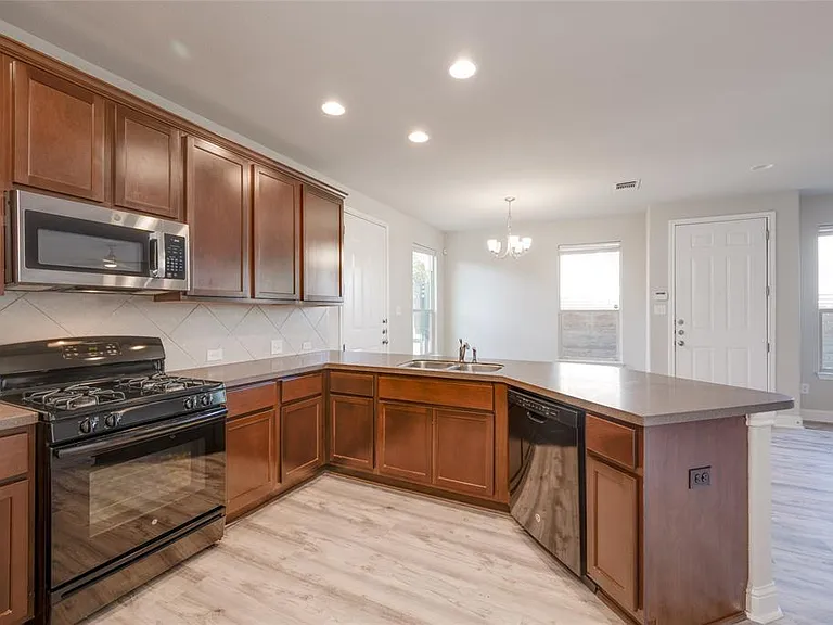 5701 Cougar Dr #D — Photo 6