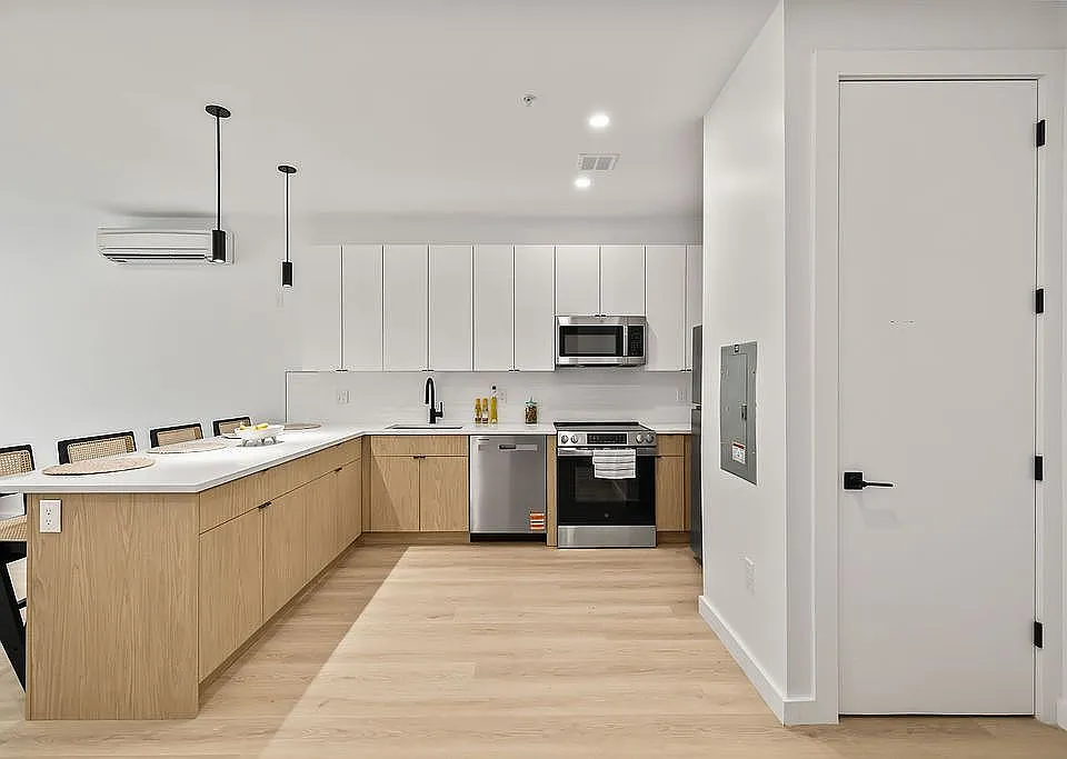 2 bed, 900 sqft, $2,650 — Photo 3