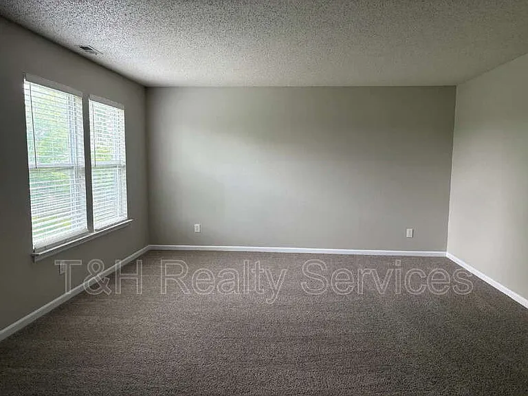 14928 Drayton Dr — Photo 16