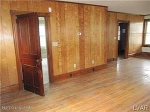 4th image of 352 Broad St